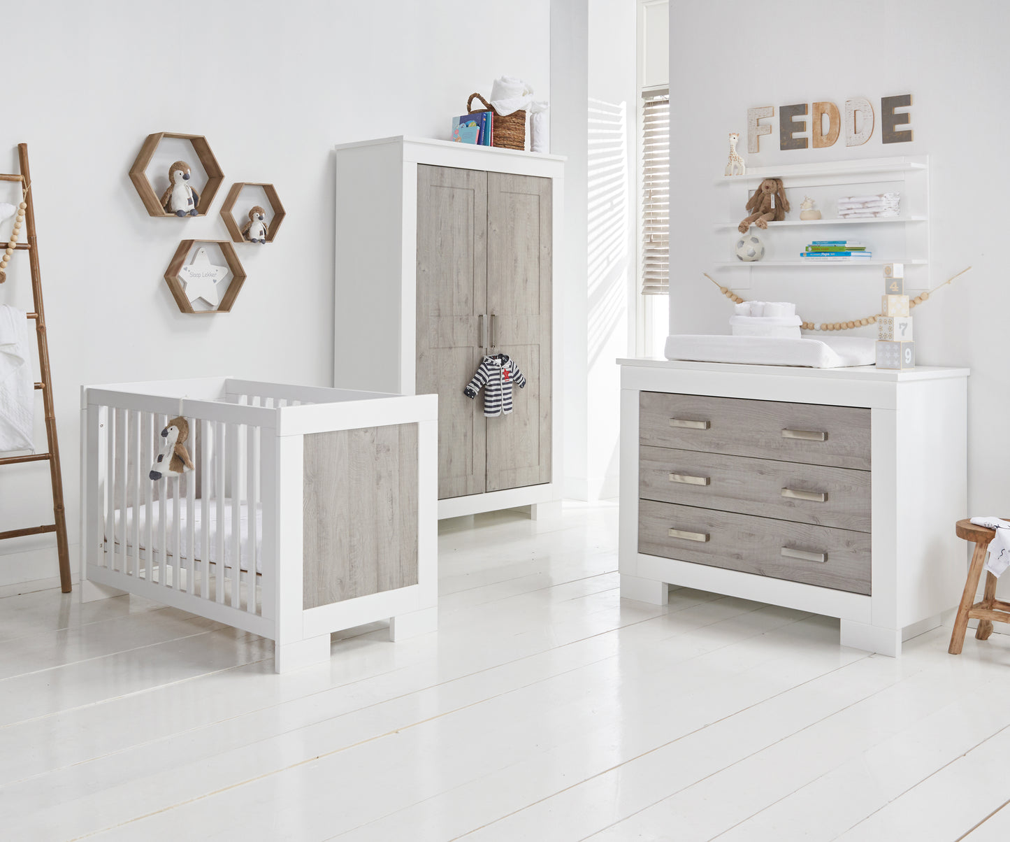 Lucca Cot – White & Ash